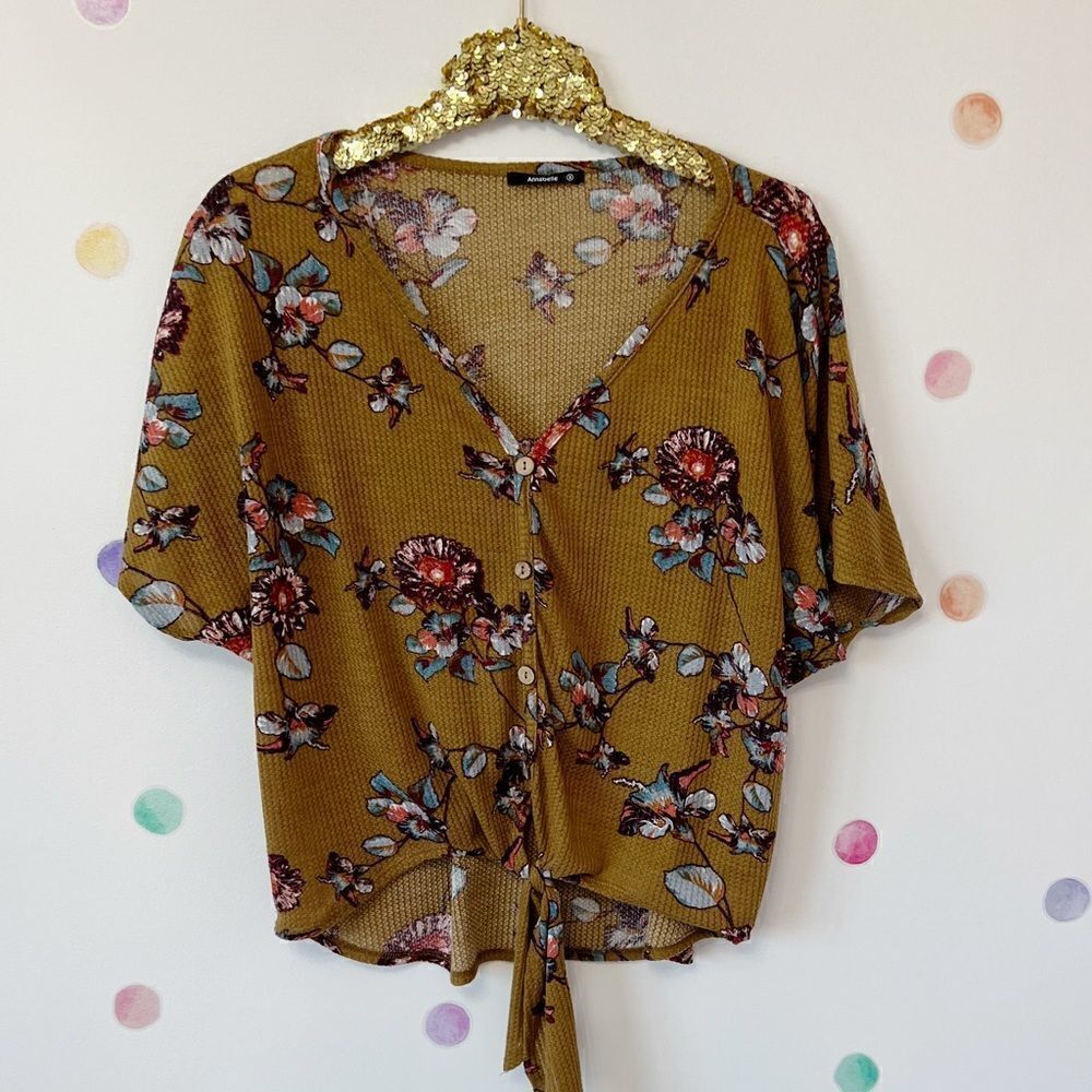 Gold floral boutique top 
